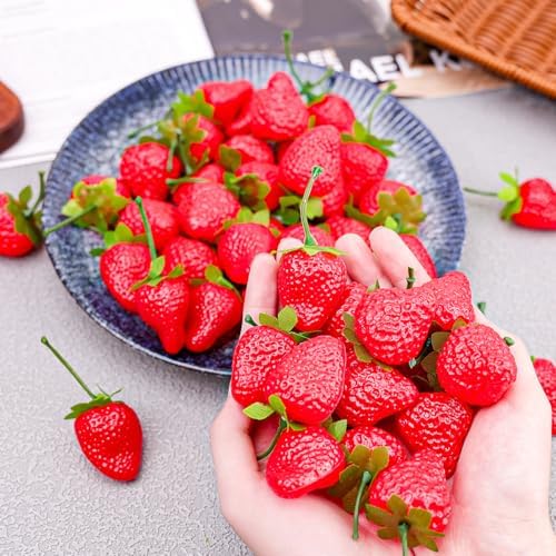 30 PCS Plastic Artificial Strawberries Realistic Decorations