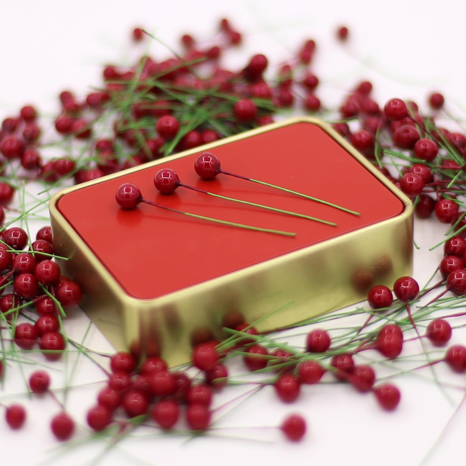 Tuxiaobu 300 Pcs Artificial Wine Red Holly Berries