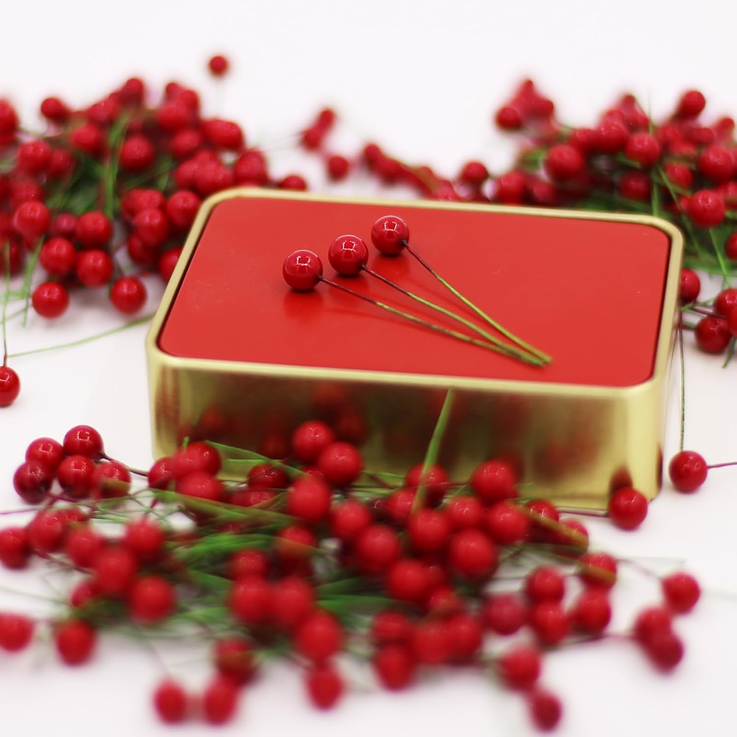 Tuxiaobu 300 Pcs Artificial Red Holly Berries