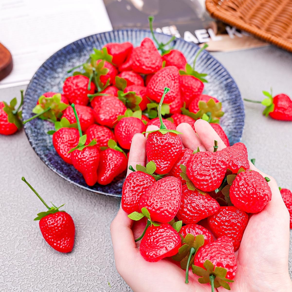 30 PCS Plastic Artificial Strawberries Realistic Decorations