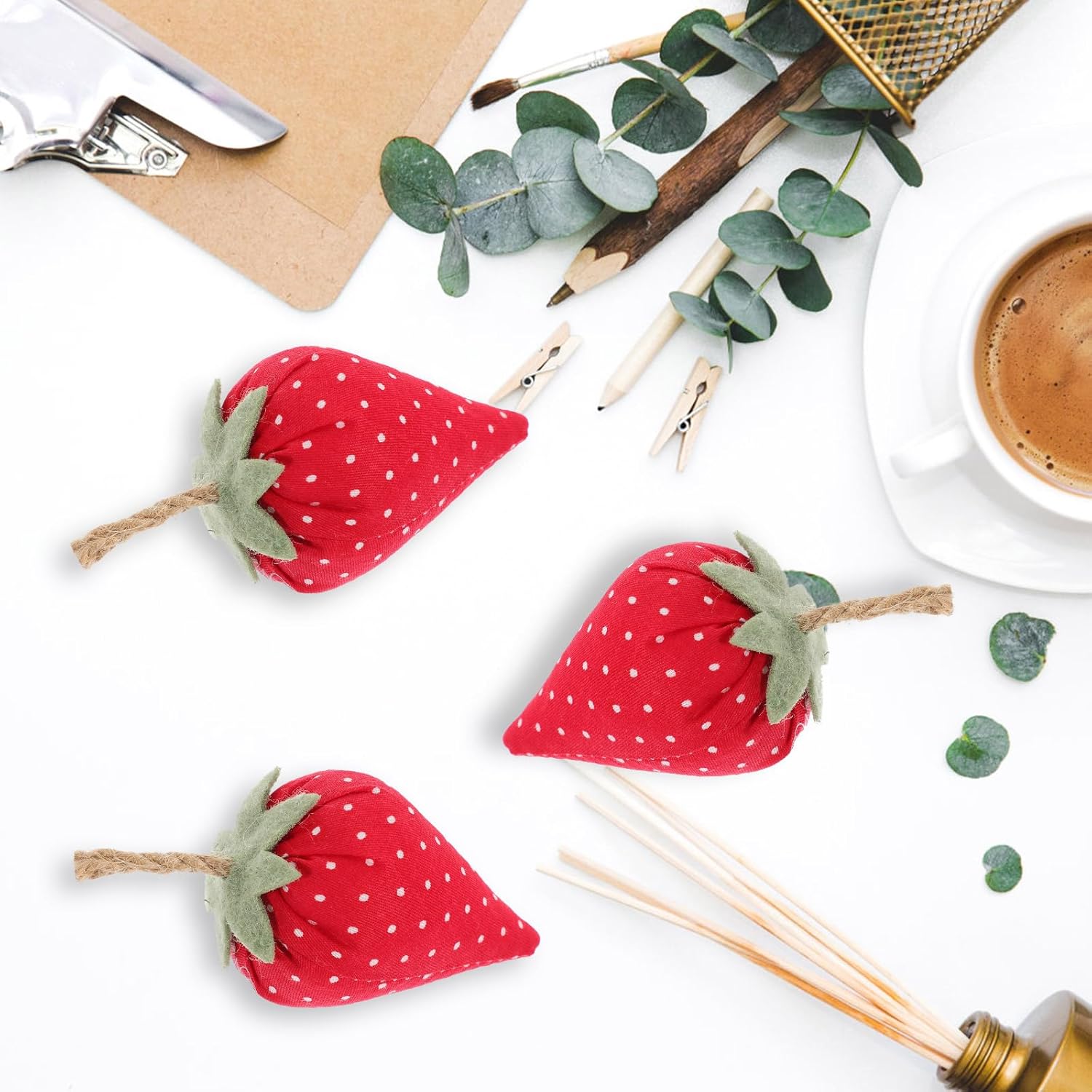 LUOZZY 8 Pcs Faux Fabric Strawberries Decor Set