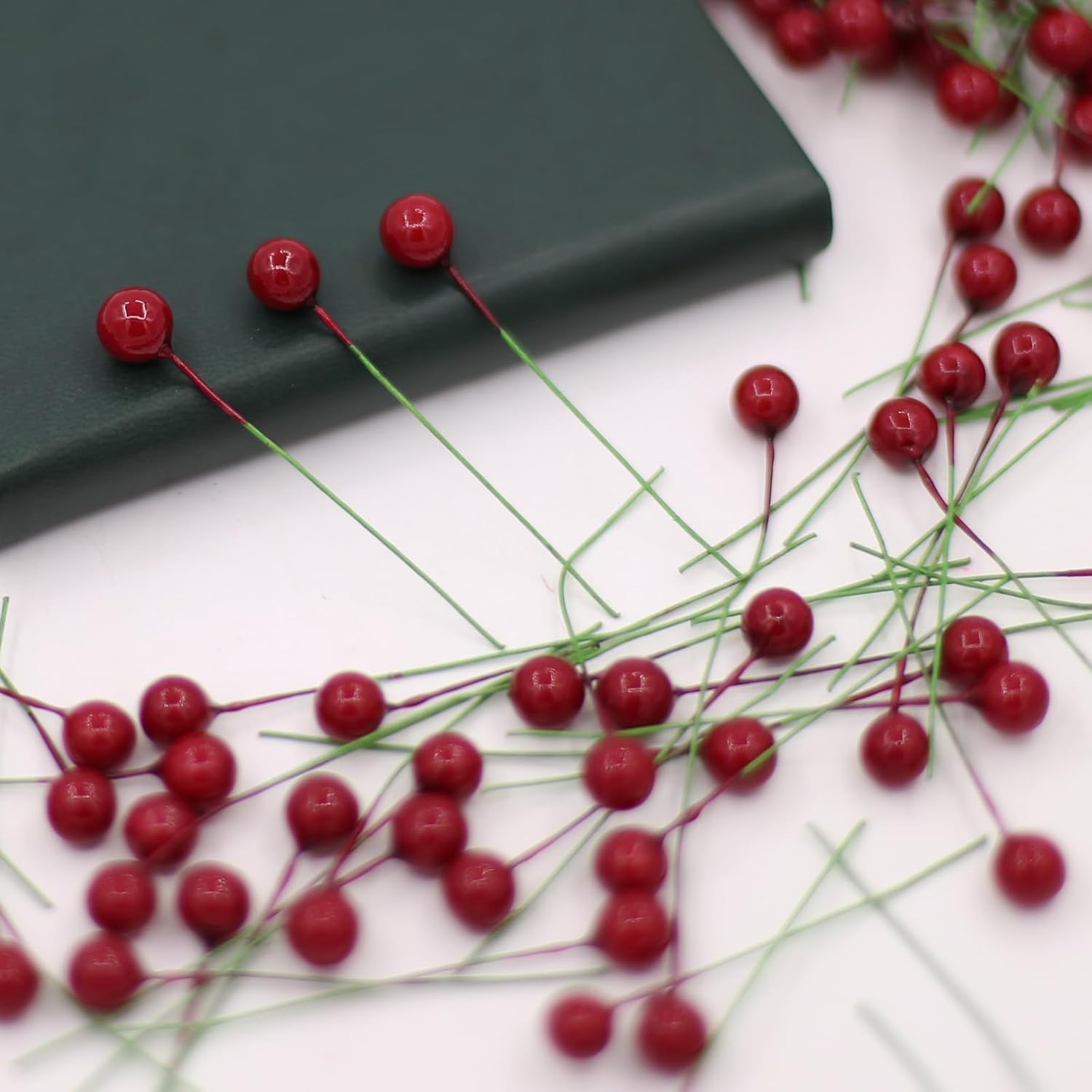 Tuxiaobu 300 Pcs Artificial Wine Red Holly Berries