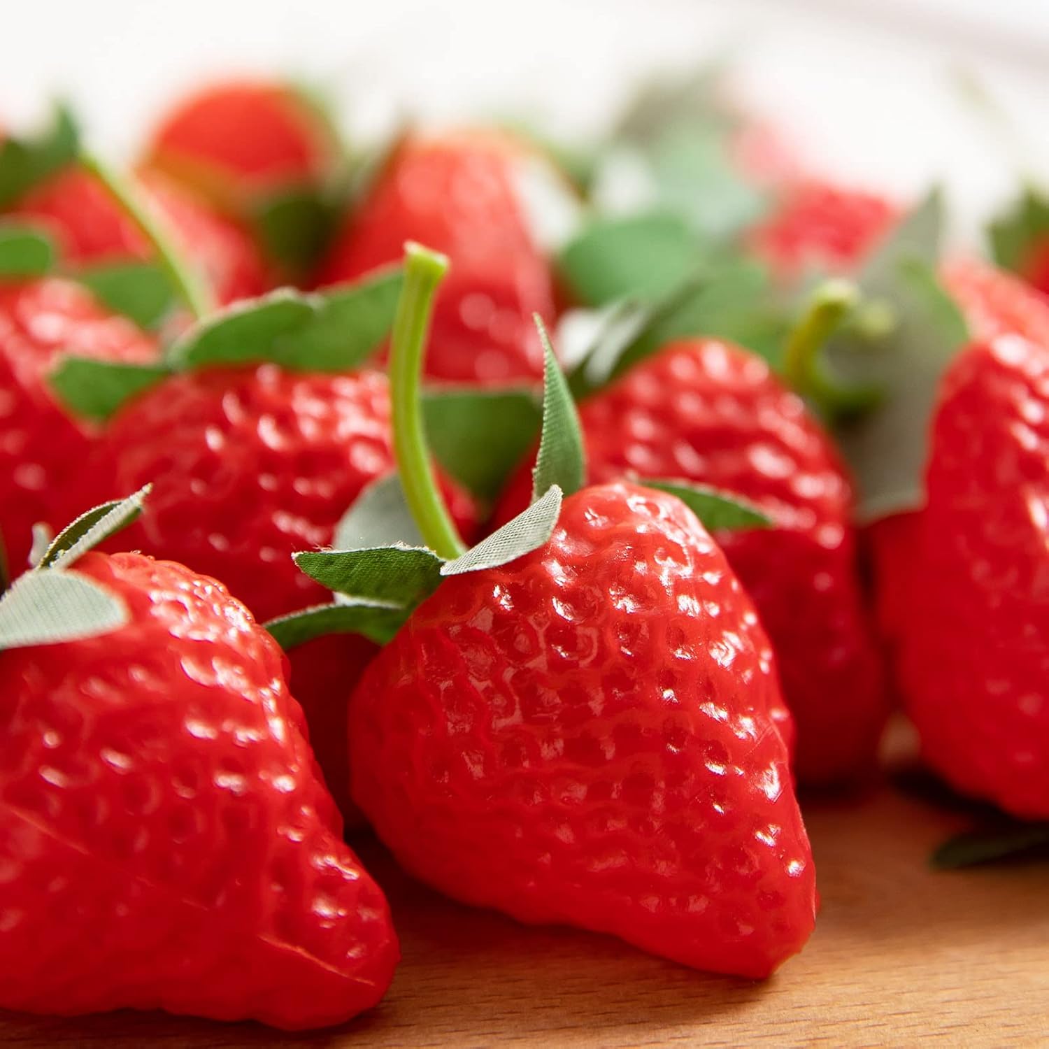 60 Pieces Realistic Fake Strawberries Decor