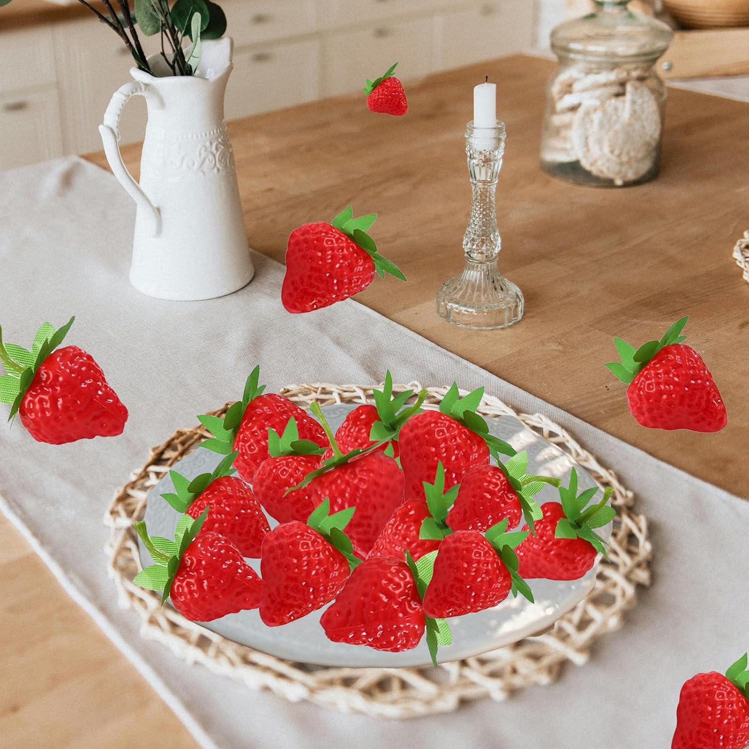 50PCS Lifelike Artificial Strawberries with Green Leaves
