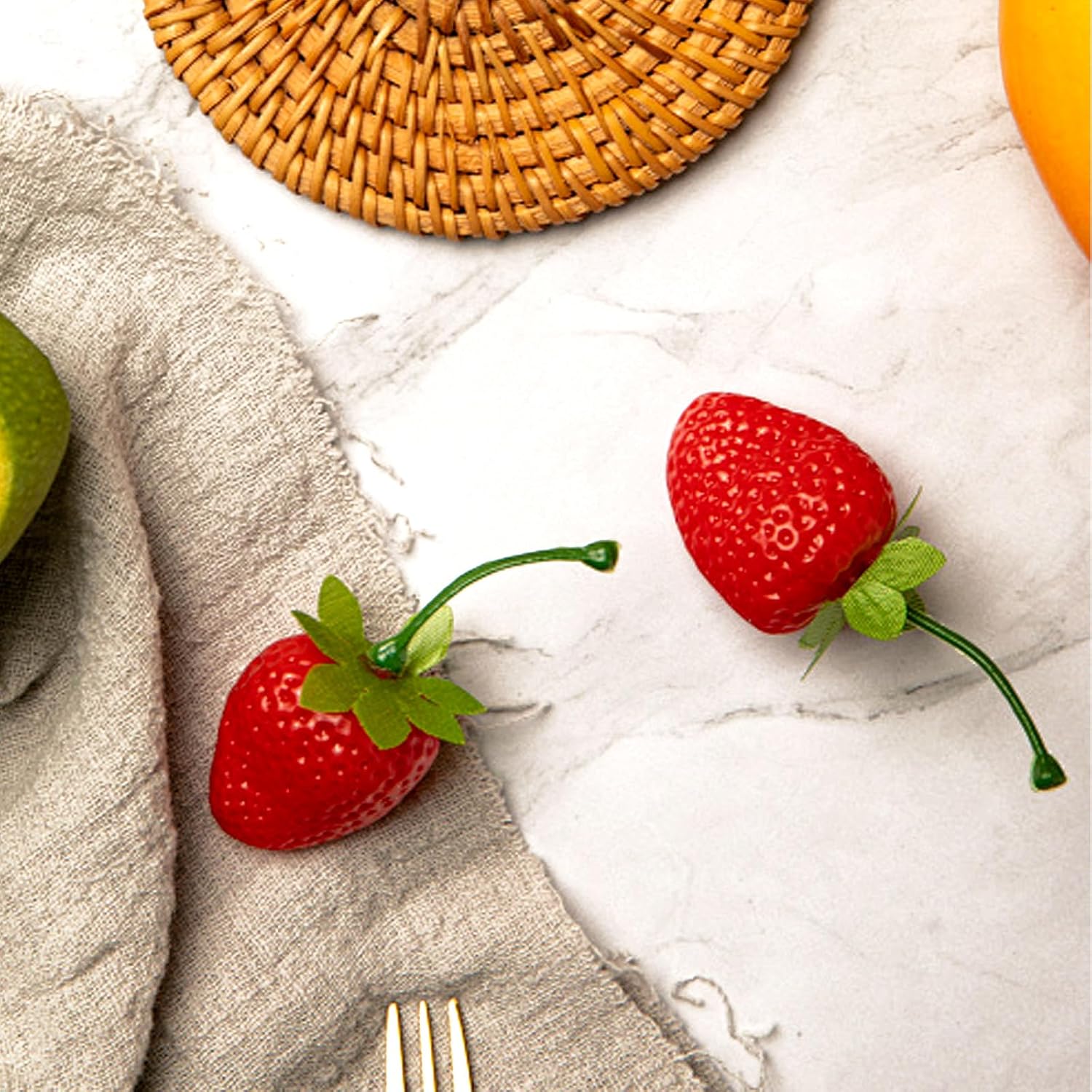60PCS Artificial Strawberries Kitchen Decor Lifelike Display Props