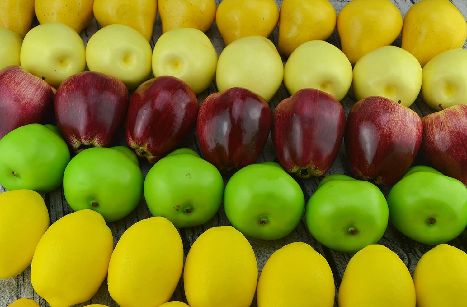 Jedfore 12 Pcs Lifelike Fake Yellow Pears Set