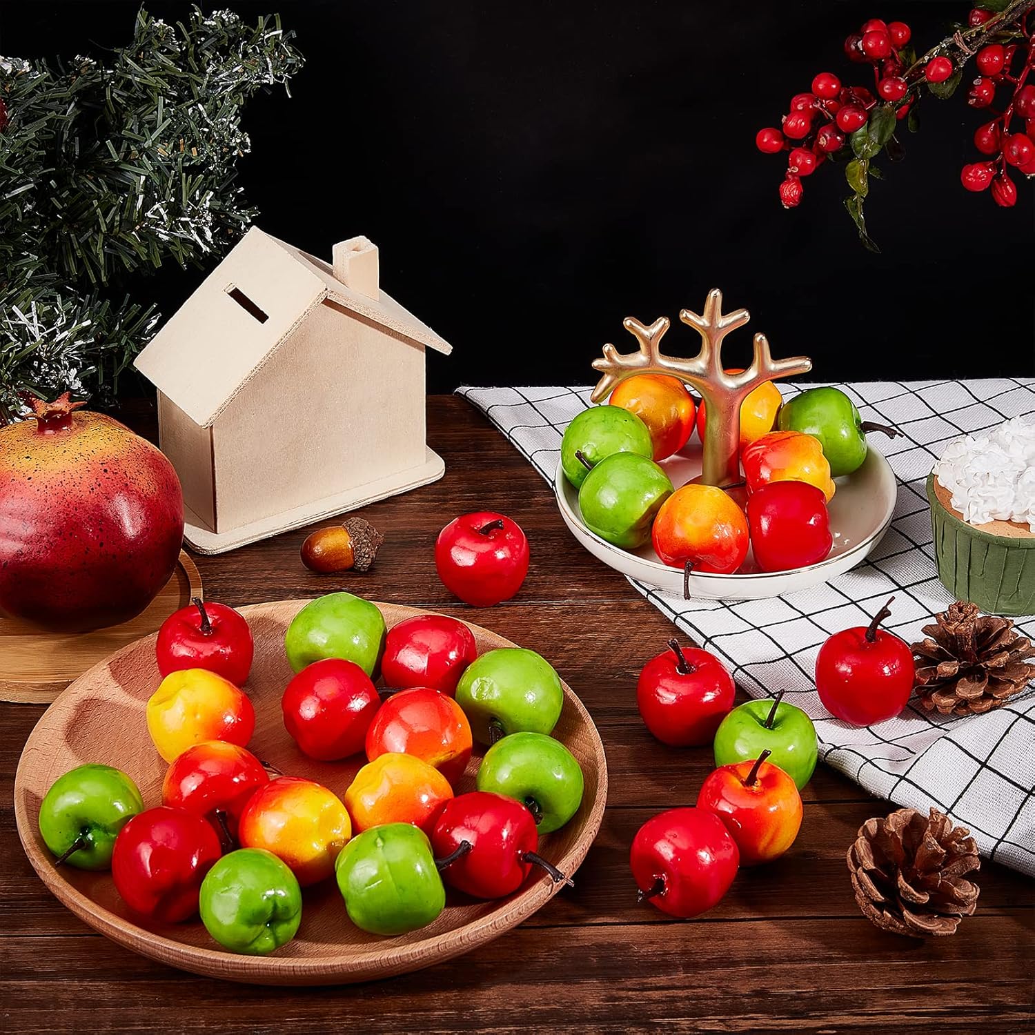 CHGCRAFT 30Pcs Realistic Artificial Apple Decor